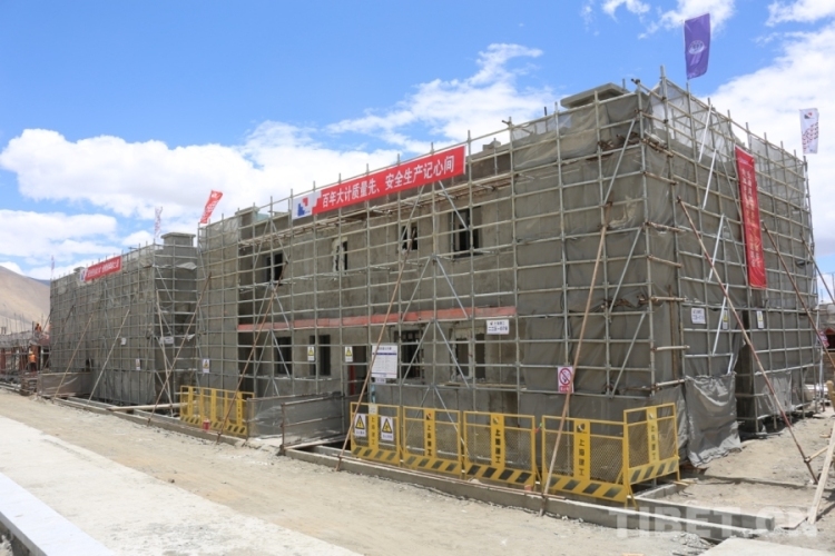 西藏定日县森嘎村：灾后重建有序推进 村民携手共建新家园