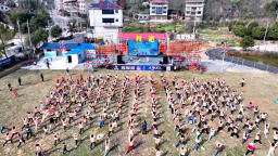 “奔跑吧邵阳——姐妹跑起来”分会场在湖南邵阳北塔区开跑