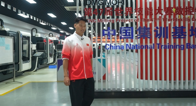 资讯有故事丨世界技能大赛冠军龙伟杰：0.02毫米的极致追求