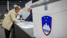 斯洛文尼亚举行议会选举_fororder_770e55805c514a80aaef9701f772af04