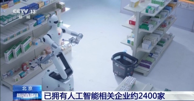 “大小脑”协同 解锁具身智能机器人的多元本领