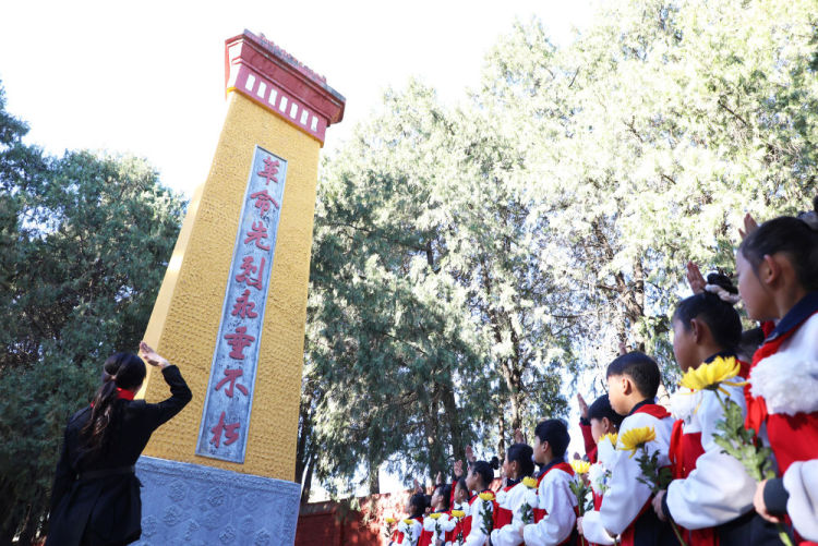 清明祭扫缅怀革命先烈