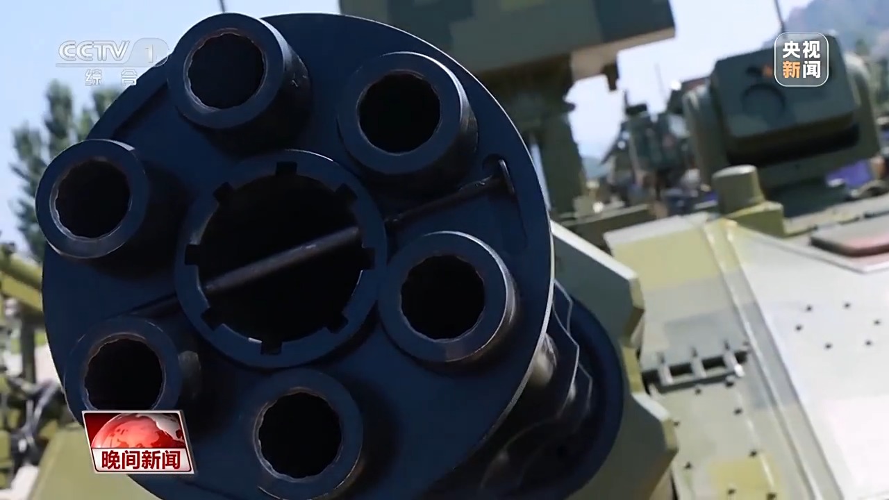 尖端武器集中亮相 解密阅兵新锐装备→