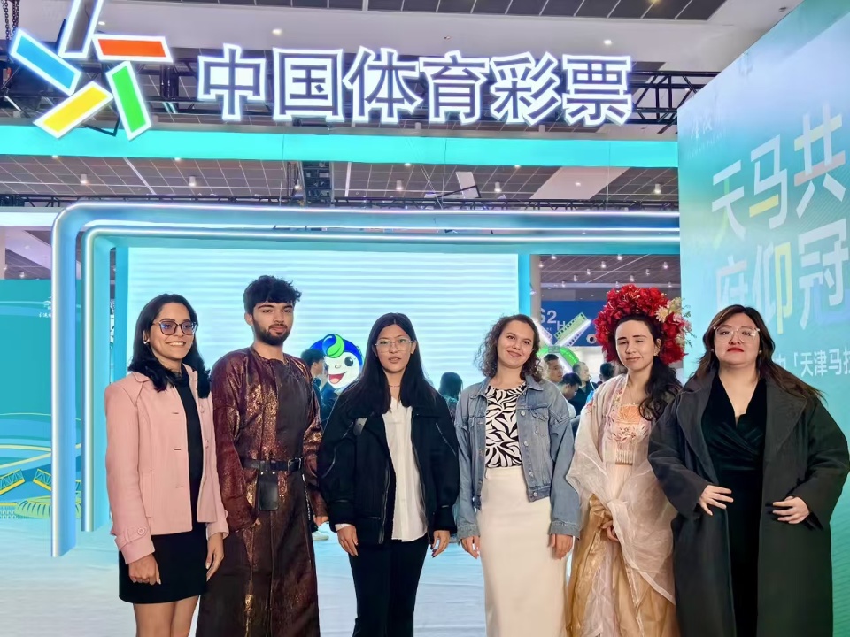 i运动 爱天津｜打卡天马博览会 国际青年品味天津特色美食文化