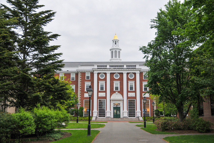 涉及反犹 哈佛大学约90亿美元联邦拨款及政府合同将遭审查