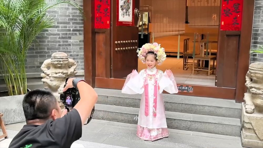 新华视点｜供需两侧精准发力 消费市场亮点频现