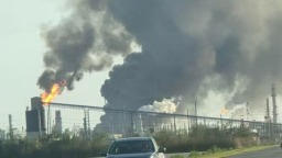 美得州炼油厂爆炸起火 调查显示或由设备故障引发_fororder_65298af952094010804f1ddb035c5fe6