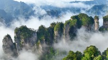 张家界国家森林公园黄石寨出现雨后云海