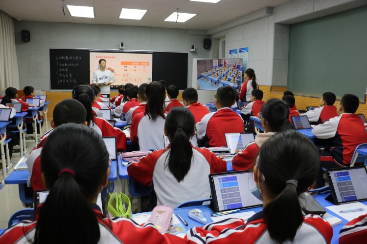 教育专网架起“数字虹桥” 铺就学子逐梦路_fororder_222.JPG
