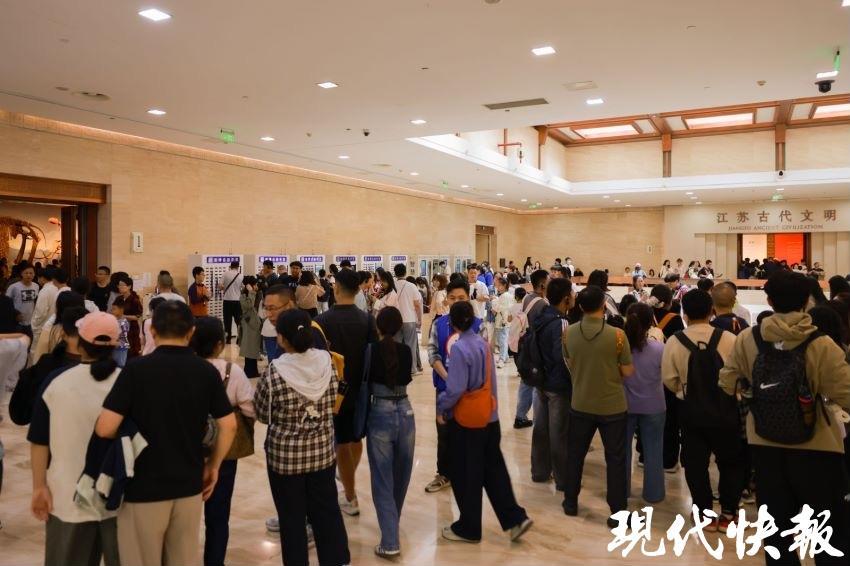 江苏各大博物馆持续高热，“白＋黑”模式让观众逛得停不下来