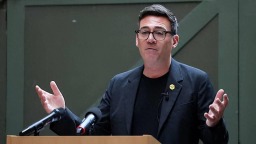 英国首相会见法国总统 将讨论英吉利海峡偷渡等议题