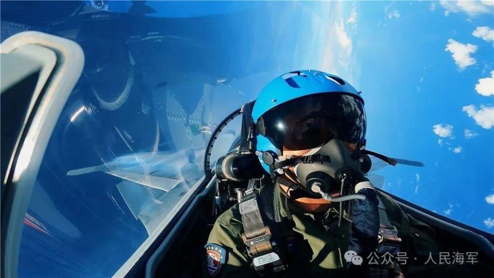 中国海军双航母编队赴远海开展实战化训练