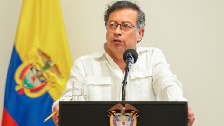 哥伦比亚总统称乘坐直升机时遭遇未遂袭击