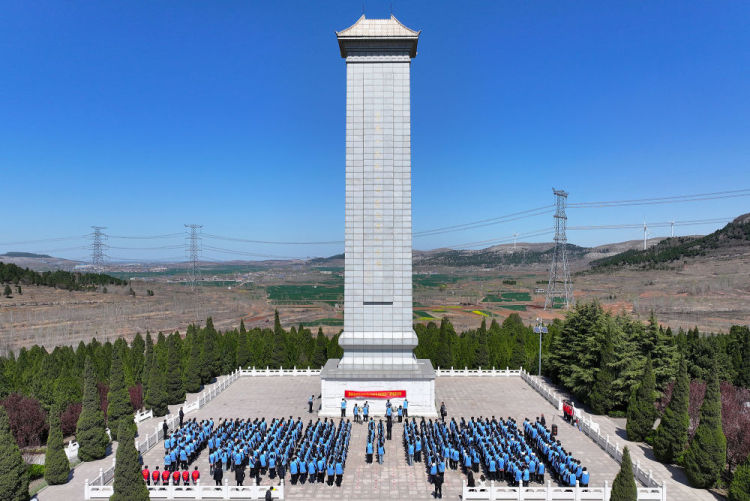 清明祭扫缅怀革命先烈