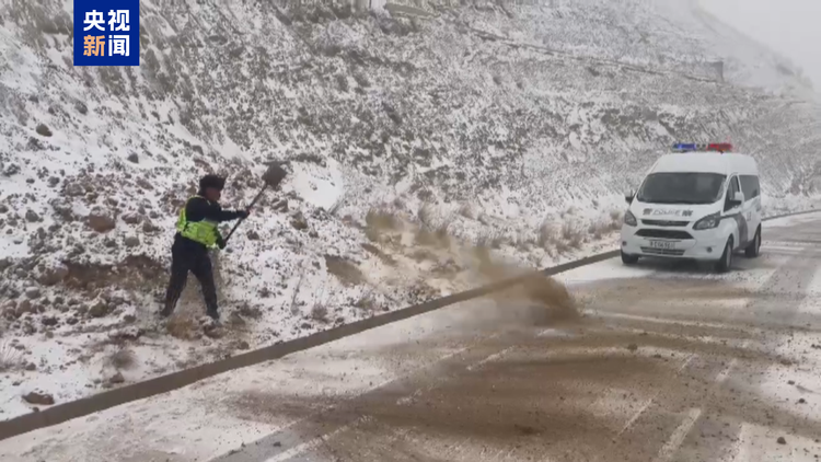 受降雪影响 青海部分路段交通管制