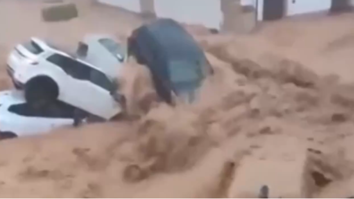 视频｜西班牙东南部强降雨致洪灾