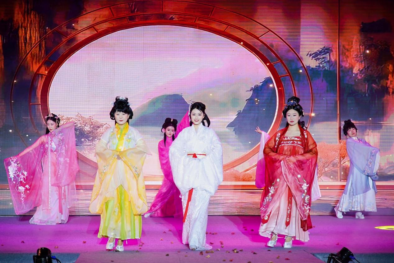 “吟东坡诗词 赏汉服雅韵”职工文化展演在洋浦举办_fororder_图片2