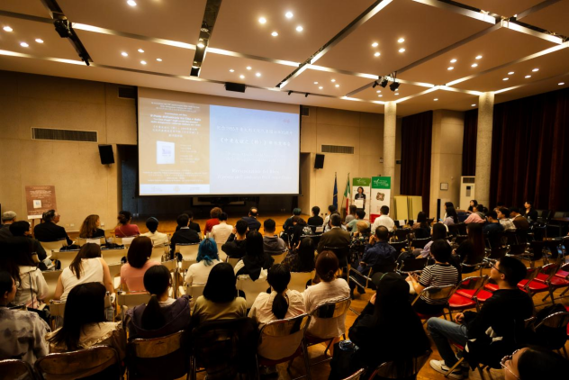 南开学者新著《中意友谊之〈桥〉》发布 见证中意文化交流70载_fororder_纪念1955年意大利文化代表团访华70周年活动现场