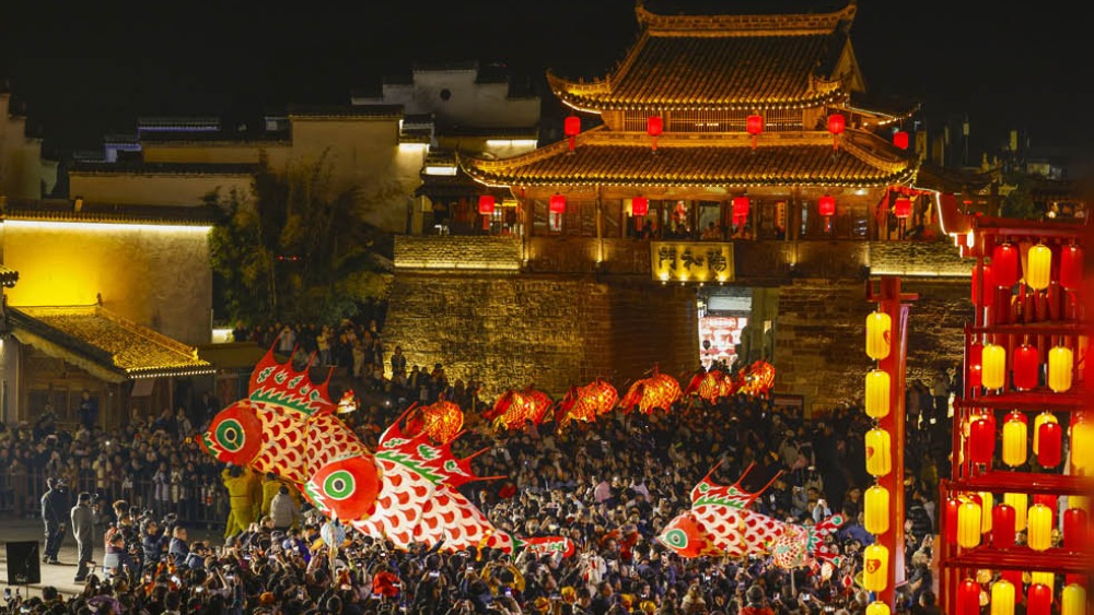 年味渐浓 各地消费市场活力足人气旺_fororder_1770382372356_118