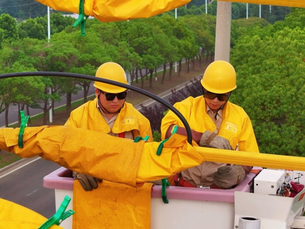 International Student in Huaian Experiences the Scorching “Trial by Fire” of Live-Line Operations_fororder_图片4