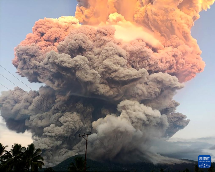 印尼一火山持续喷发 部分往返巴厘岛航班取消