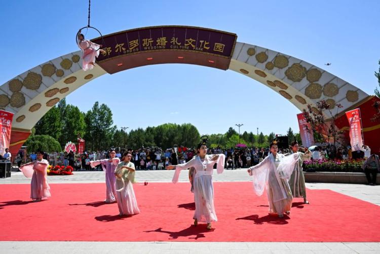 内蒙古暖意盎然迎旅游旺季_fororder_20250519e90842a15b23499592a74fbf4eeece08_af97463d9f3342aa8e7adc04168ccc03