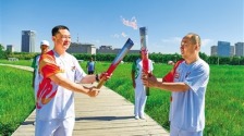 内蒙古自治区十六运火炬传递在包头启程