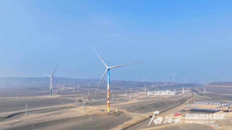 辉煌70年 奋进新征程丨驭风逐日叩天山 绿电奔涌贯九州