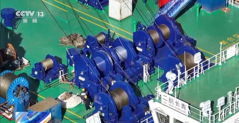 世界第一的打桩船“二航长青”轮做航前最后一次“SPA”