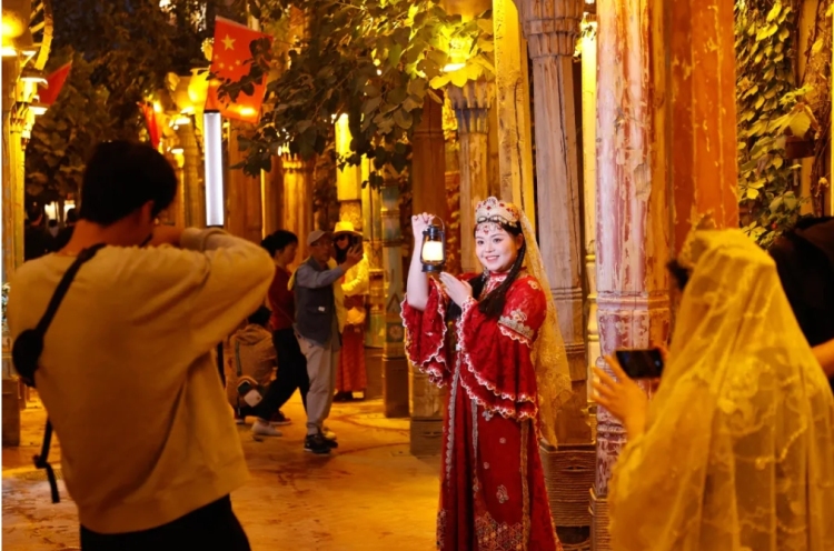 过年人潮已刷屏！新疆各地新年活动扎堆 满城都是人人人