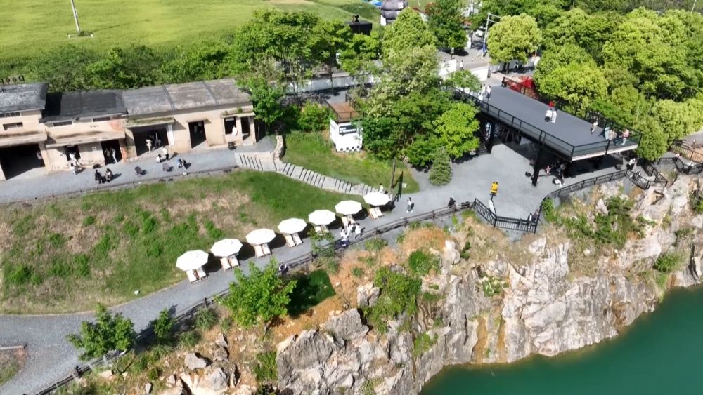 新华视点｜新业态、新场景、新模式点燃消费新引擎