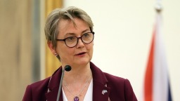 英国外交大臣称暂不会加入所谓“和平委员会”_fororder_8e49a48ca9db492b8c5ced1b85b694f4