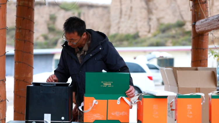 甘肃定西：黄土高原蟹满塘