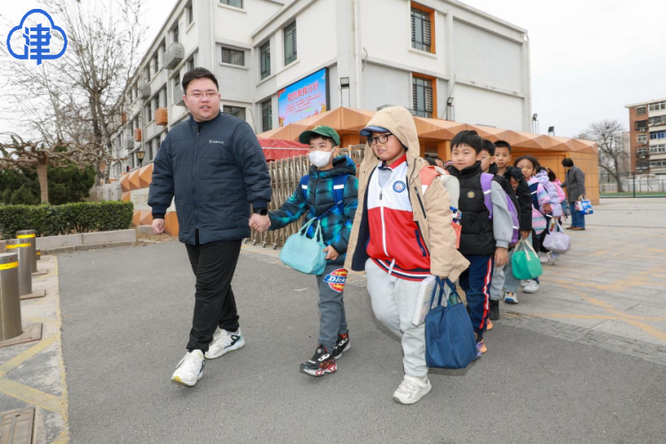 天津“通学公交”纳入民心工程 铺就孩子上学温暖坦途