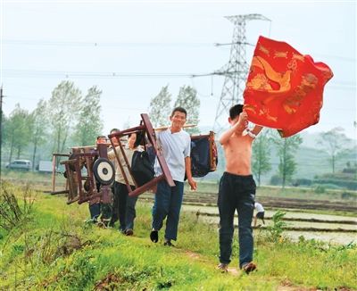 邵阳布袋戏：蓝帷藏万象 十指舞春秋_fororder_2