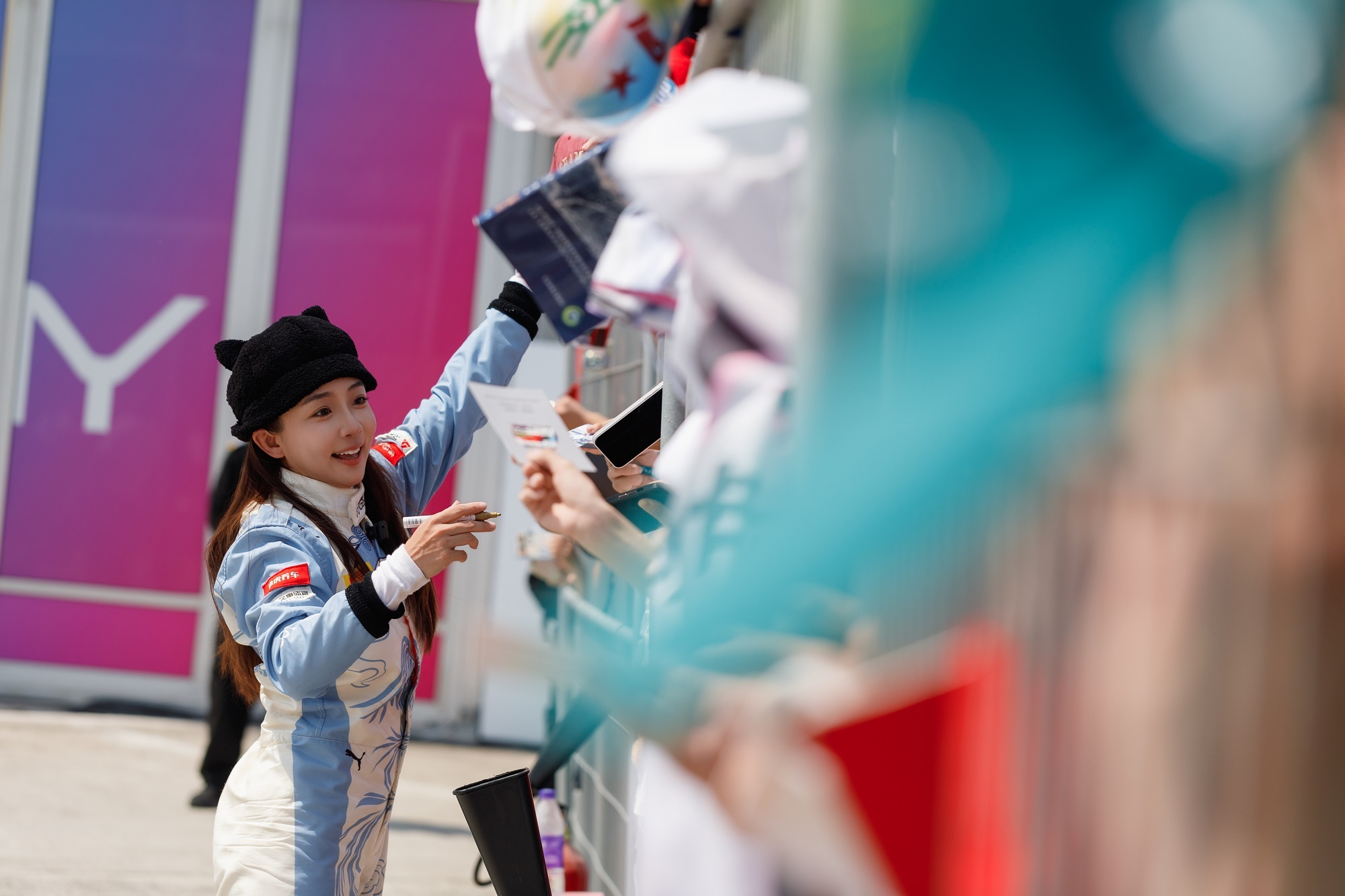 资讯有故事丨中国女赛车手师炜：感受车迷对中国制造和中国速度的自豪感