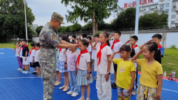 黄山市徽州区：进军营学作风 军民鱼水润童心