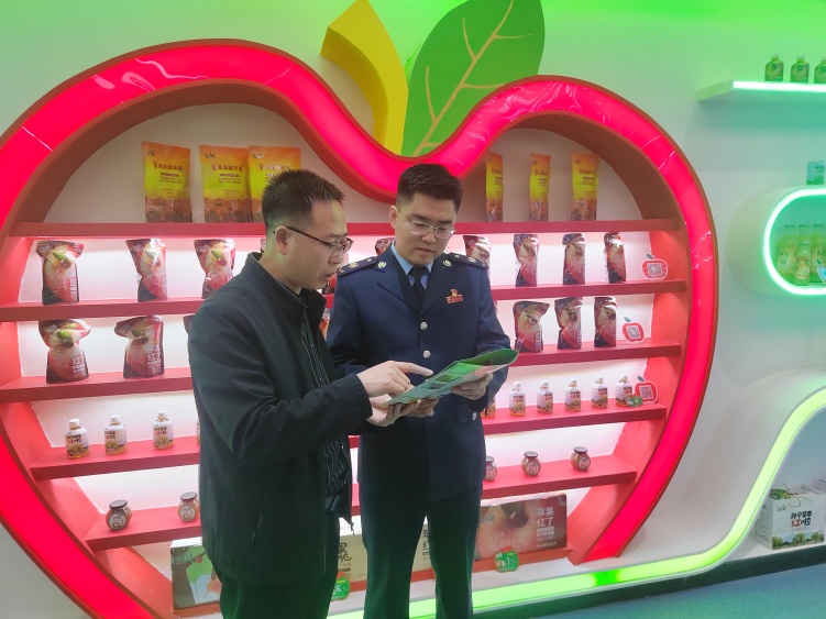 平凉静宁税务“强基工程”：以数据赋能精准监管 以服务护航苹果产业高质量发展_fororder_微信图片_20250429160508
