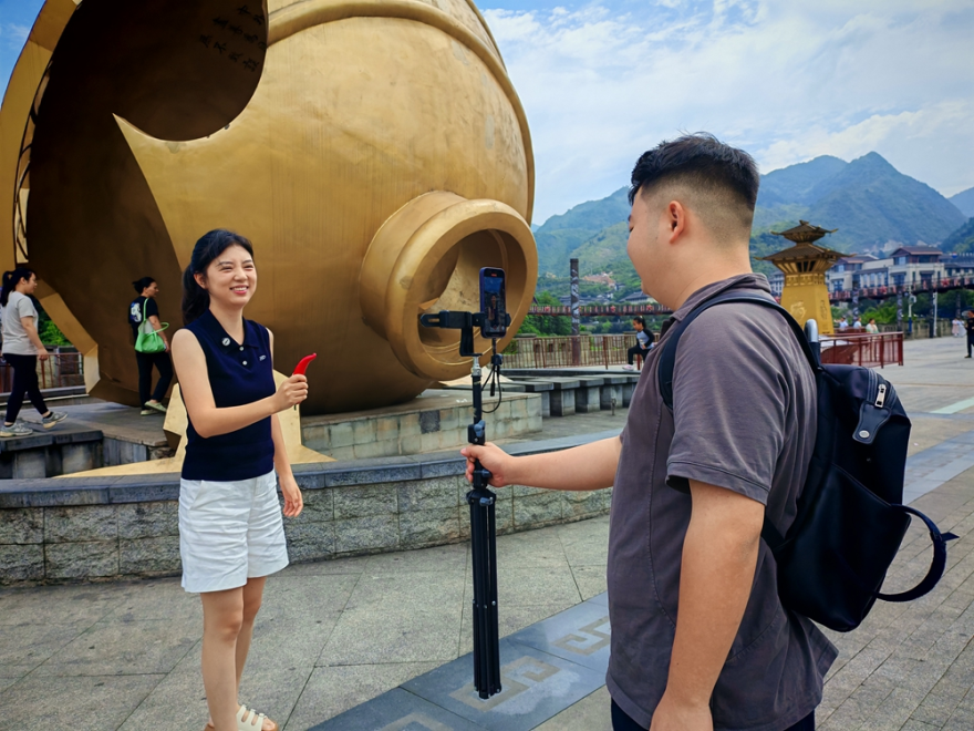 Renhuai, Guizhou: Riding the “Live-Streaming Express” to Boost Jiang-Flavor Baijiu Sales_fororder_图片6