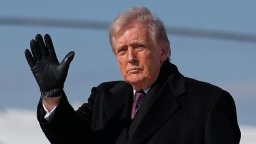 特朗普称对以色列袭击伊朗油气设施“毫不知情”，以官员表示袭击系与美协调实施