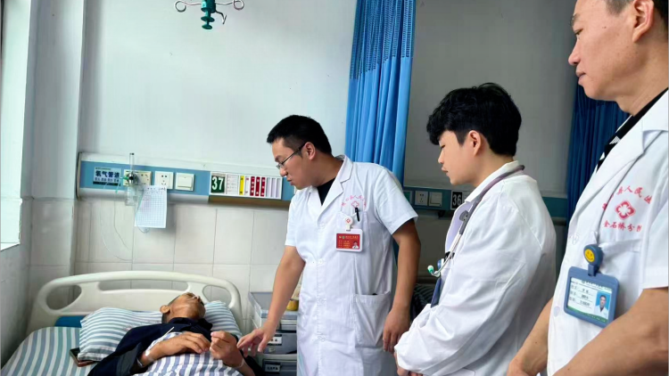 家门口的“医”靠 ——湖南隆回县深化医改惠民生见闻_fororder_3