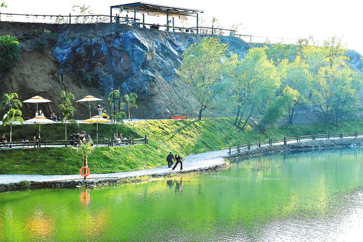 矿坑“蝶变”_fororder_111301