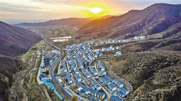 夕阳下的水磨村