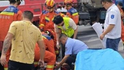Truck's Sudden Right Turn Triggers Dangerous Accident; Swift Response Ensures Safety