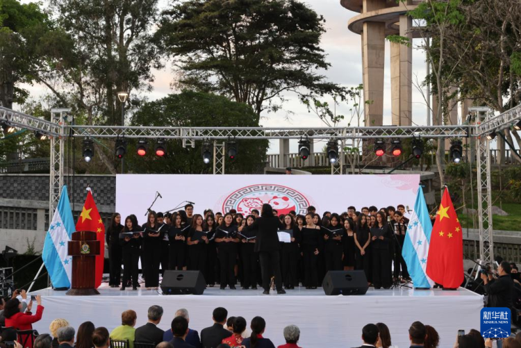 记者手记丨希望的旋律——洪都拉斯少年歌唱洪中友好