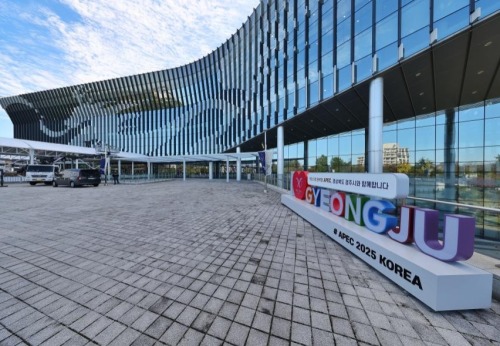 聚焦2025APEC丨多国媒体和专家：多边合作方能“众行远” 中国参与全球治理获国际认可