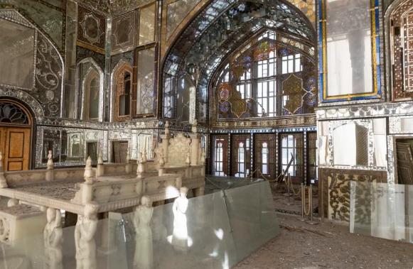 伊朗母亲：战火里，再也等不到那句“妈妈，放学来接我”