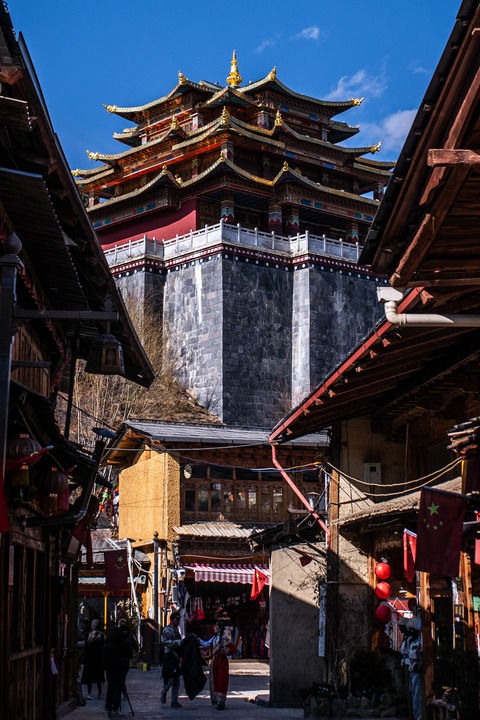 中国之城｜香格里拉：雪山和森林拥抱的高原之城
