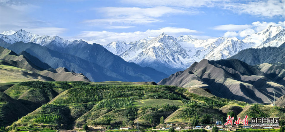 张掖肃南盛夏遇雨雪奇观 水墨祁连绘就绝色画卷_fororder_4