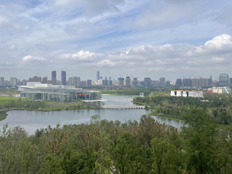 我们的人民城市|“双子山”散发别样魅力,上博东馆尽显“博物馆热”